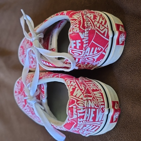 Vans - Picture 2 of 6